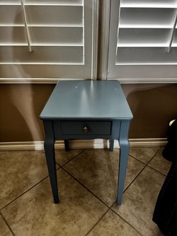 Accent table