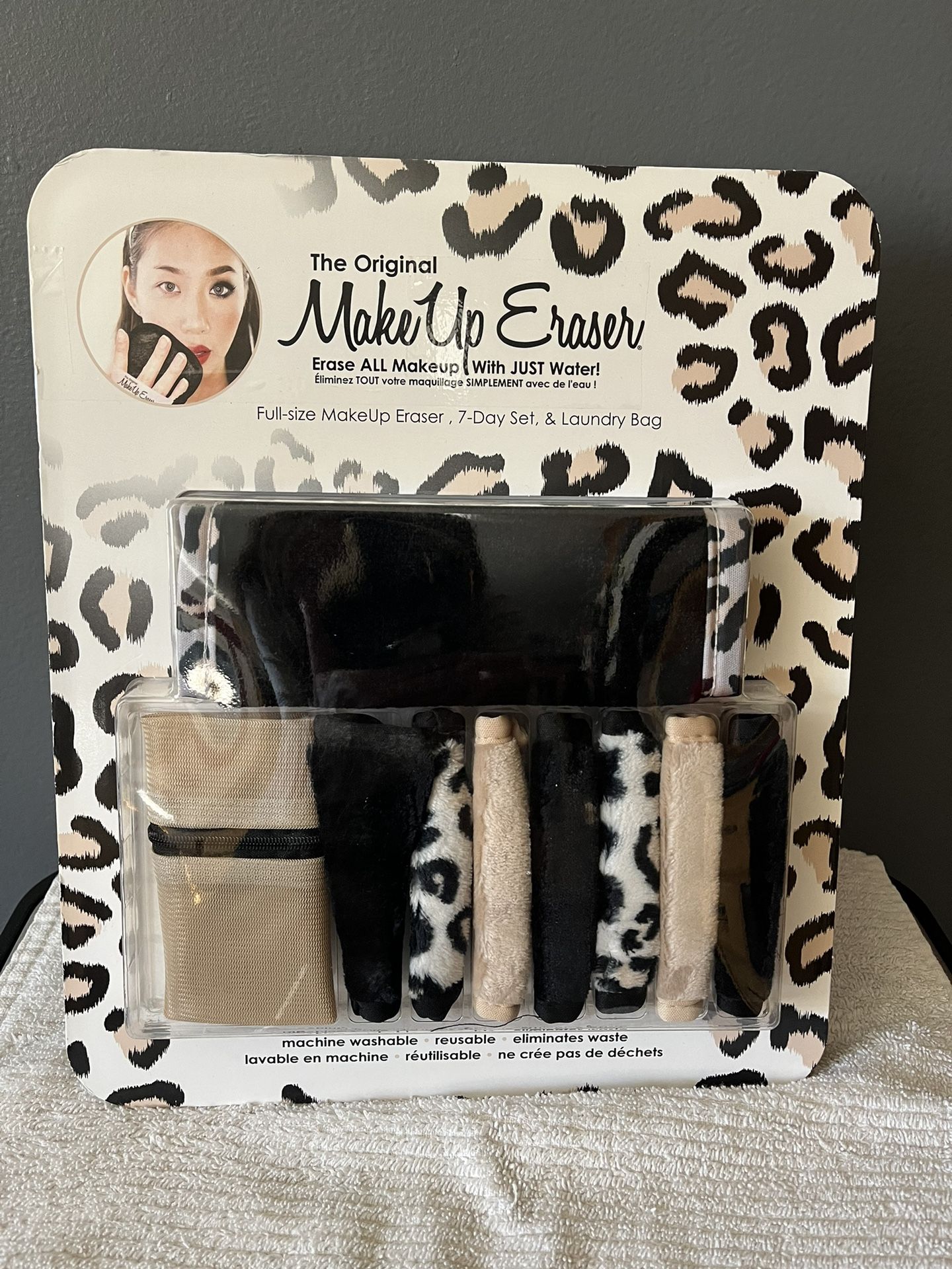 The Original Makeup Eraser 7 Day Set Plus Laundry Bag