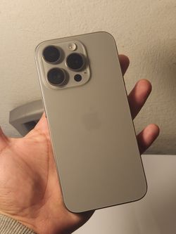 Apple iPhone 15 Pro Natural Titanium