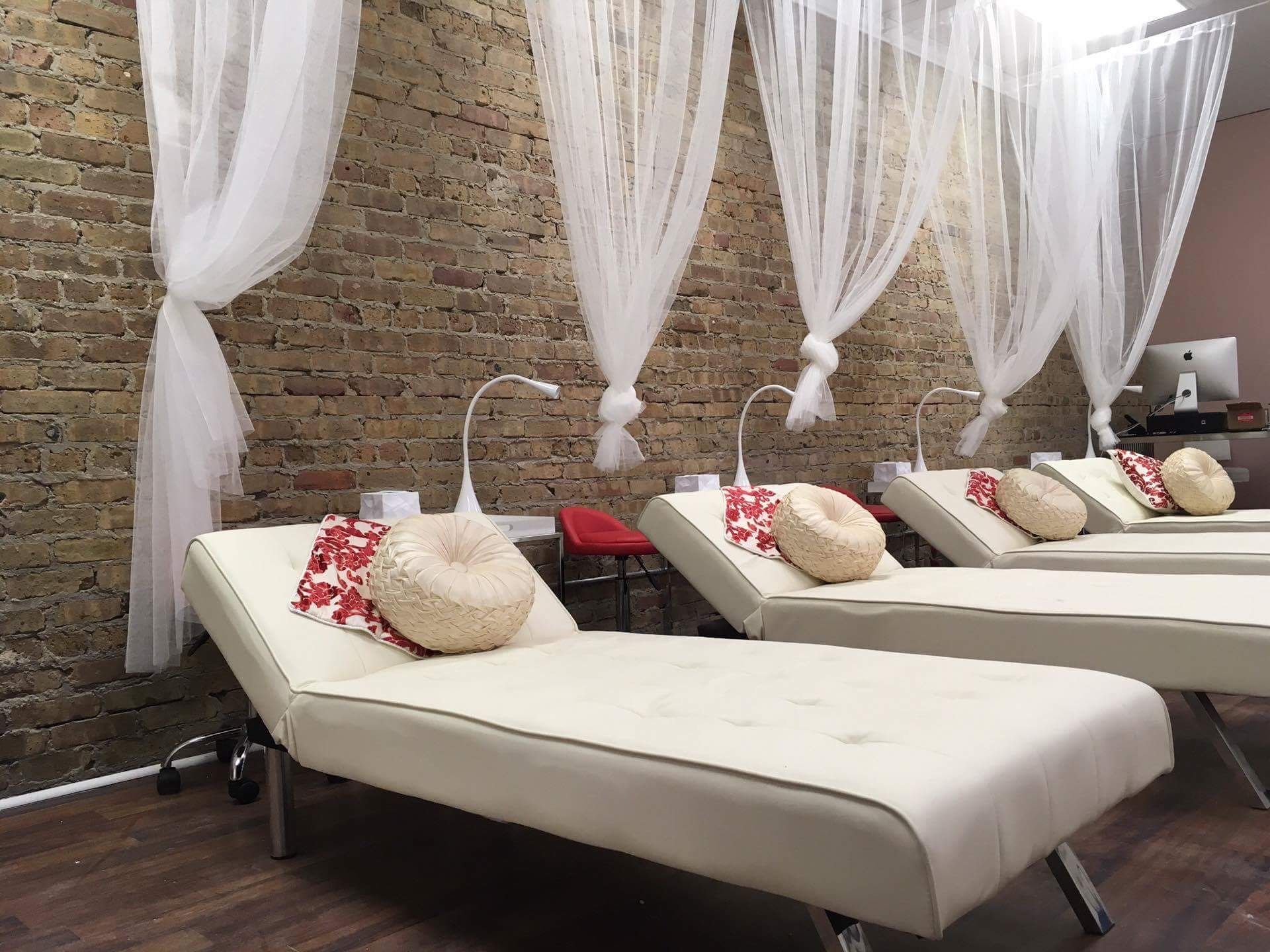 Chaise Lounges used for Lashes & Brows for Sale in Oak Park, IL OfferUp