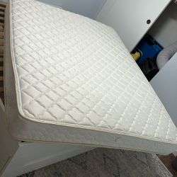 Queen Mattress, Medium Firmness