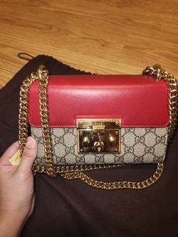 Authentic Gucci Padlock GG Supreme shoulder bag.