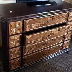 Dresser With 4 Drawers