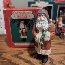Hallmark Santa Keepsake Ornament: 1986 Resin Santa with Toy Bag (Original Box)