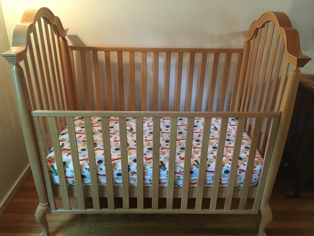 Well Made, Solid Wood, Convertible Baby Crib/Toddler Bed & Mattress