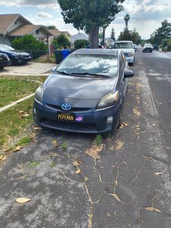 Prius 2011 $2000