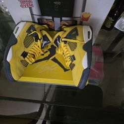 Air Jordan 4 lightning size 7.5