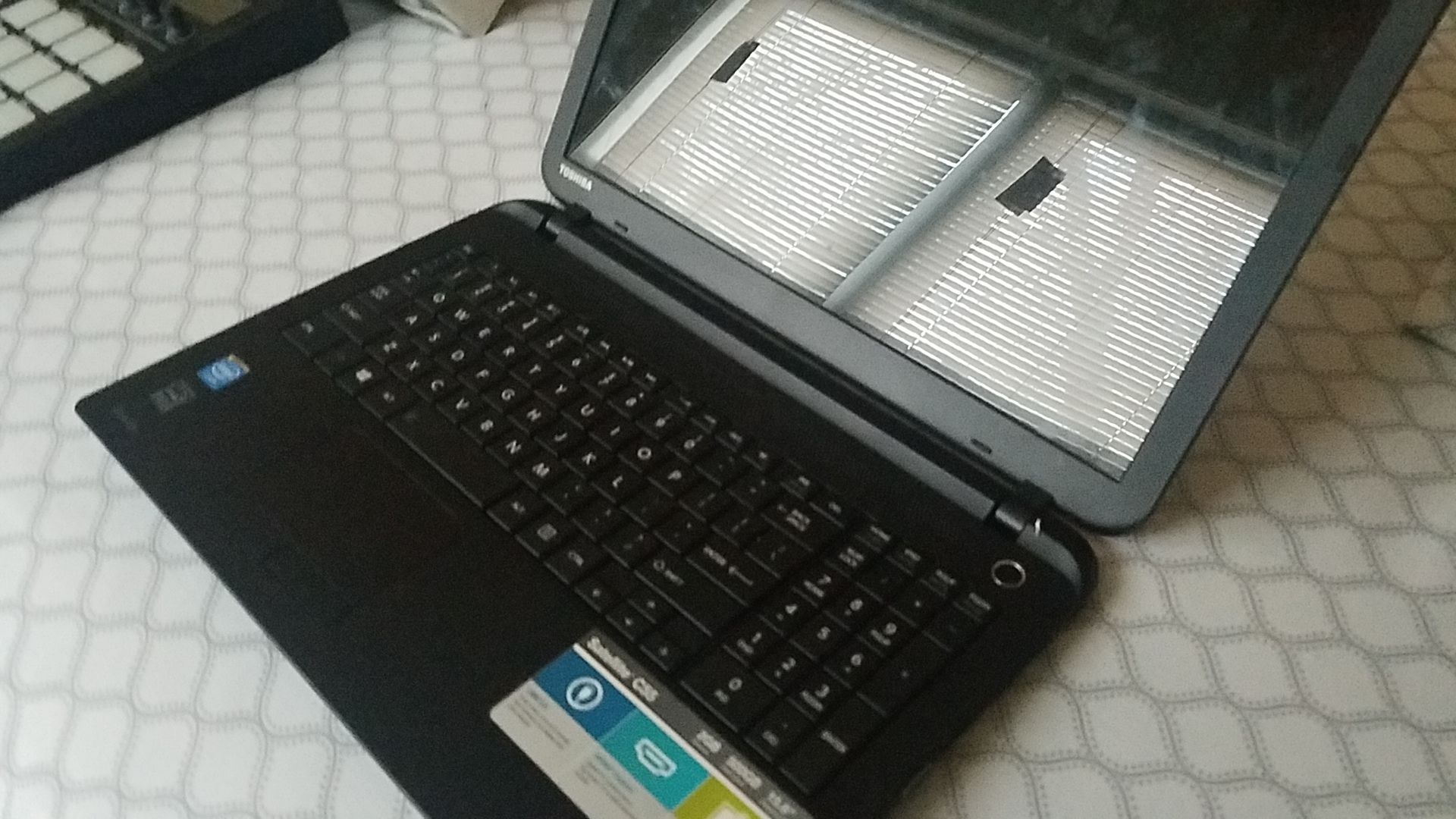 Very nice Toshiba laptop just needs hardrive😊