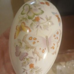 Egg Vintage Porcelain Gold Trim 22K Butterfly Fantasy Egg Trinket Box
