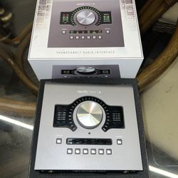 Apollo Twin X Thunderbolt (option of studio monitors)