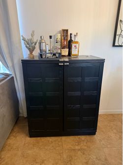 Bar cabinet