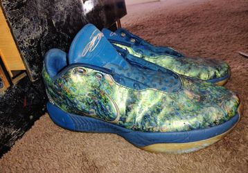 Nike LeBron size 13 mens shoes / sneakers