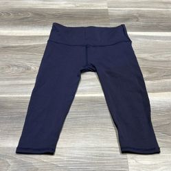 Lululemon navy blue Capri leggings size 8
