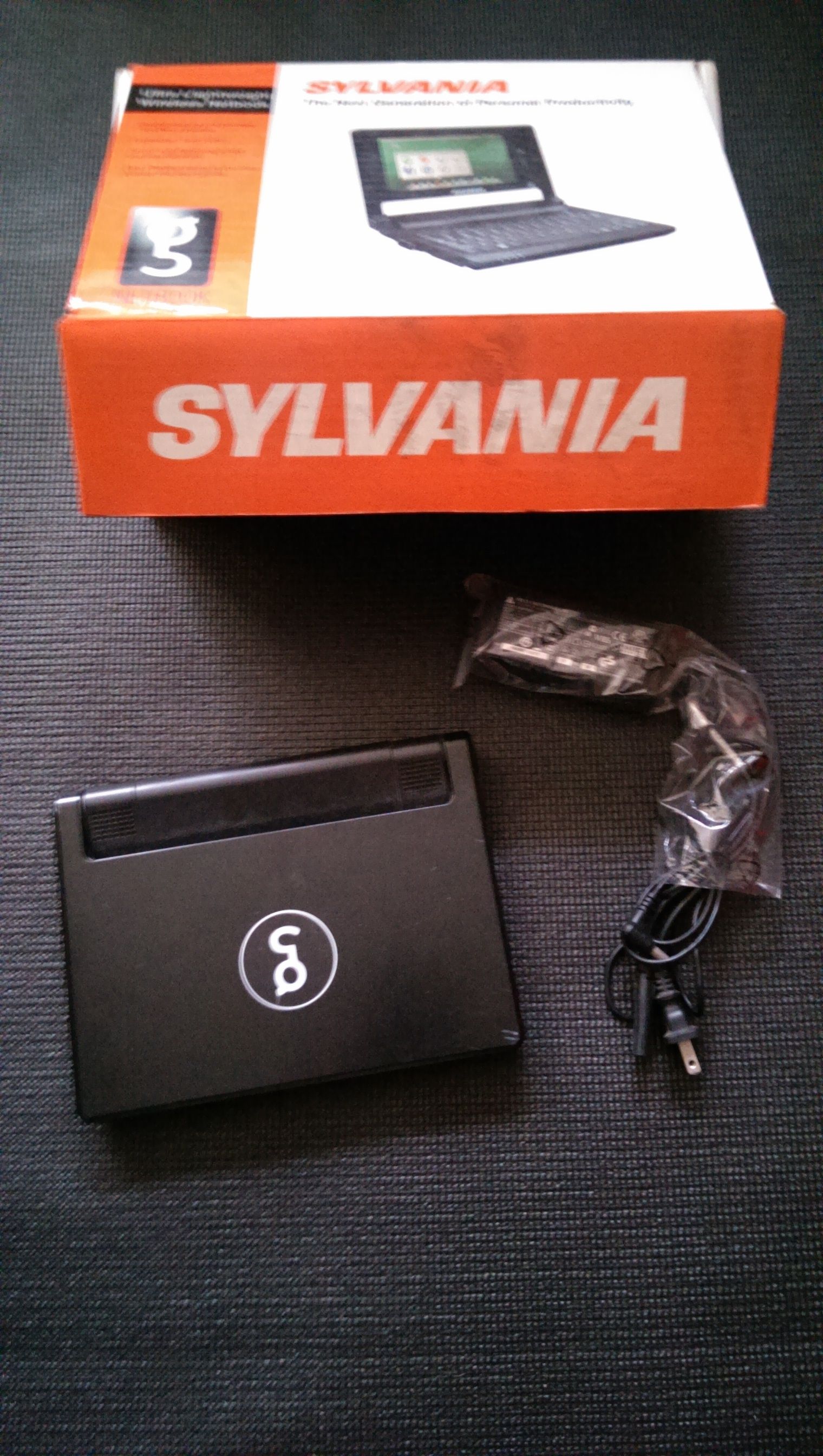 Sylvania G-Net13001 Mini-Laptop Netbook Computer