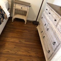 Farmhouse Bedroom Furniture Set