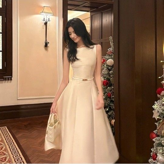 Chic Cream Sleeveless Maxi Dress