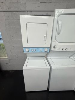 Whirlpool Washer and Dryer “24 ( Lavadora y secadora )