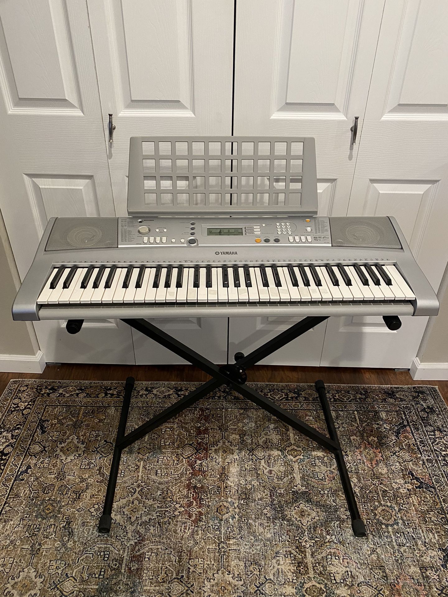 Electronic Keyboard - Yamaha YPT-300