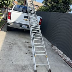 Escalera de 40 pies casi nueva buena marca muy barata 