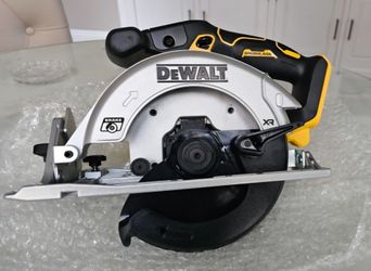 *****NEW***** DCS565 Dewalt 20V MAX Cordless Brushless 6-1/2 in. Sidewinder Style Circular Saw