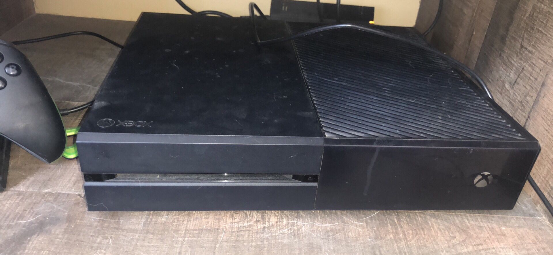 1TB Xbox one with accessories