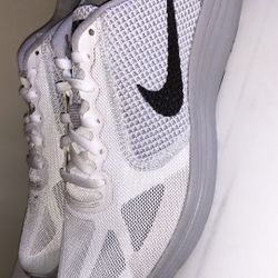 Nike Sneakers Size 9.5 Brand New 