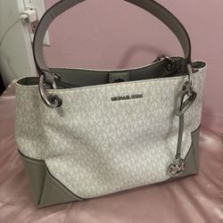White and Grey Micheal Kors Purse 