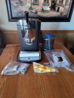 ICYCOLD IC-PRO 5000 6-Liter Counter Top Beer and Beverage Dispenser with Tap