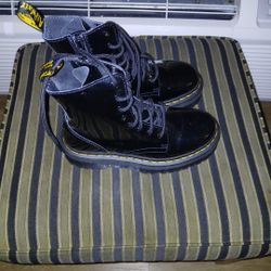 ○  DOC MARTENS BOOTS ○