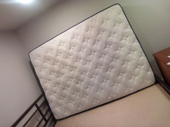 Queen size bedstory mattress