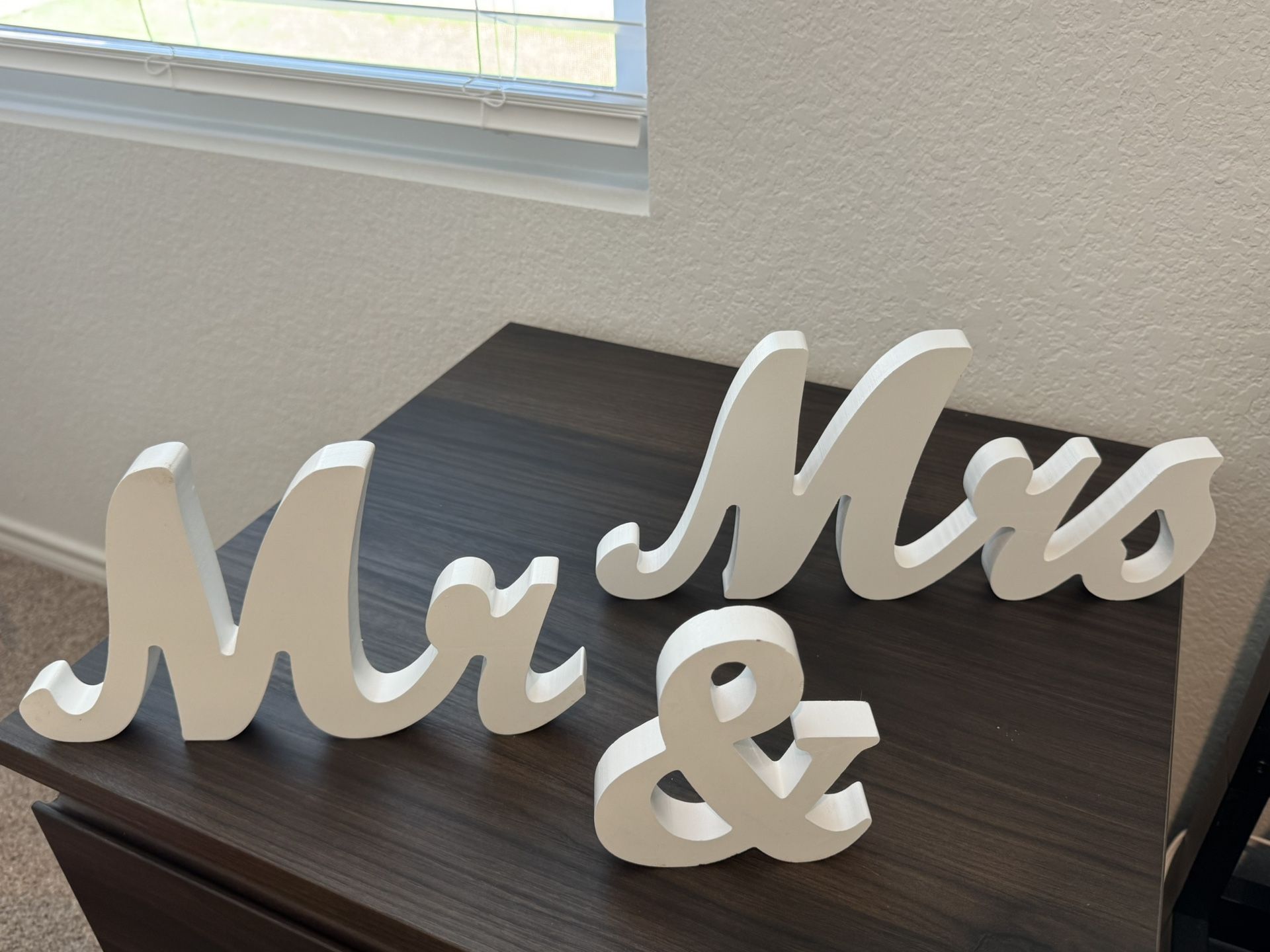 Mr and Mrs sign