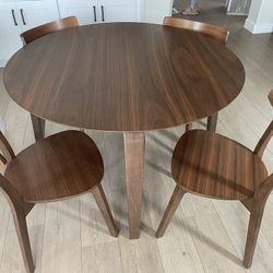 47” Round Table With 4 Chairs