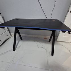 Gaming desk 2025