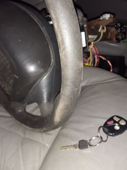Chevy Venture van steering wheel with key