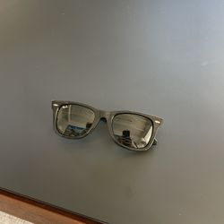 Raybans Wayfarer Classic Sunglasses