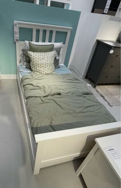 IKEA HEMNES 2- Twin Bed Frame White + 2-Drawer