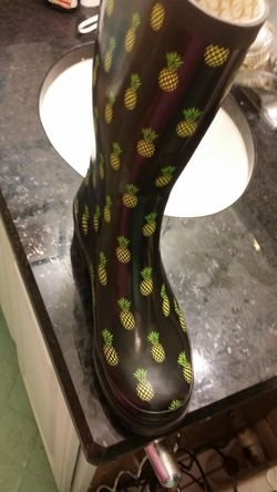 New sz9 rain boots from macys