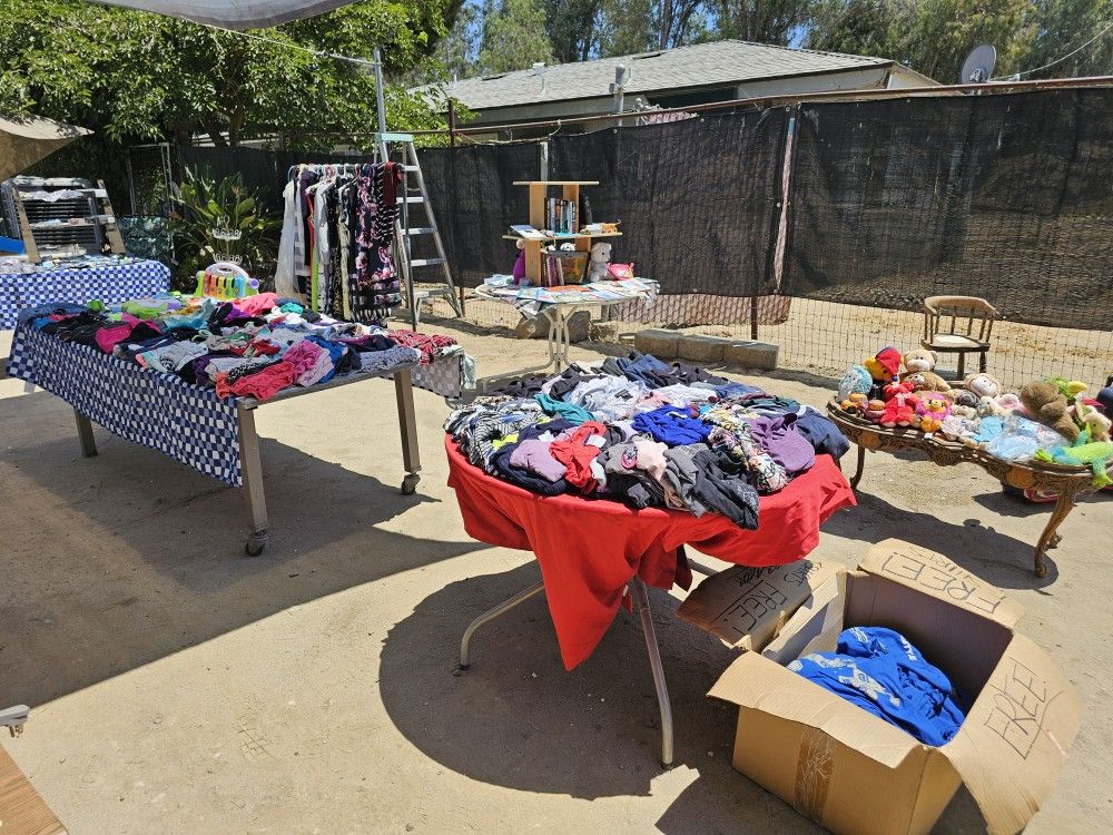 YARD SALE (Fri-Sun)