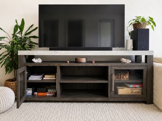 Like New Living Spaces 80” TV Stand