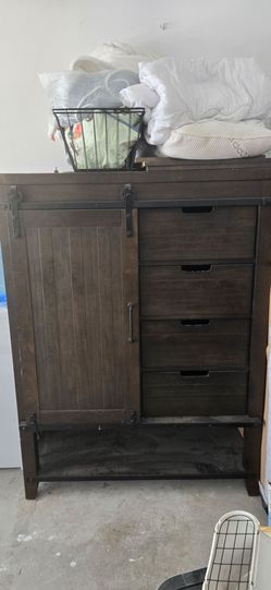 Chest/ drawers