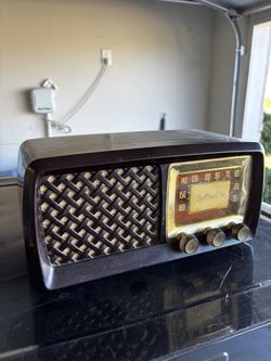 ANTIQUE SILVERTONE RADIO