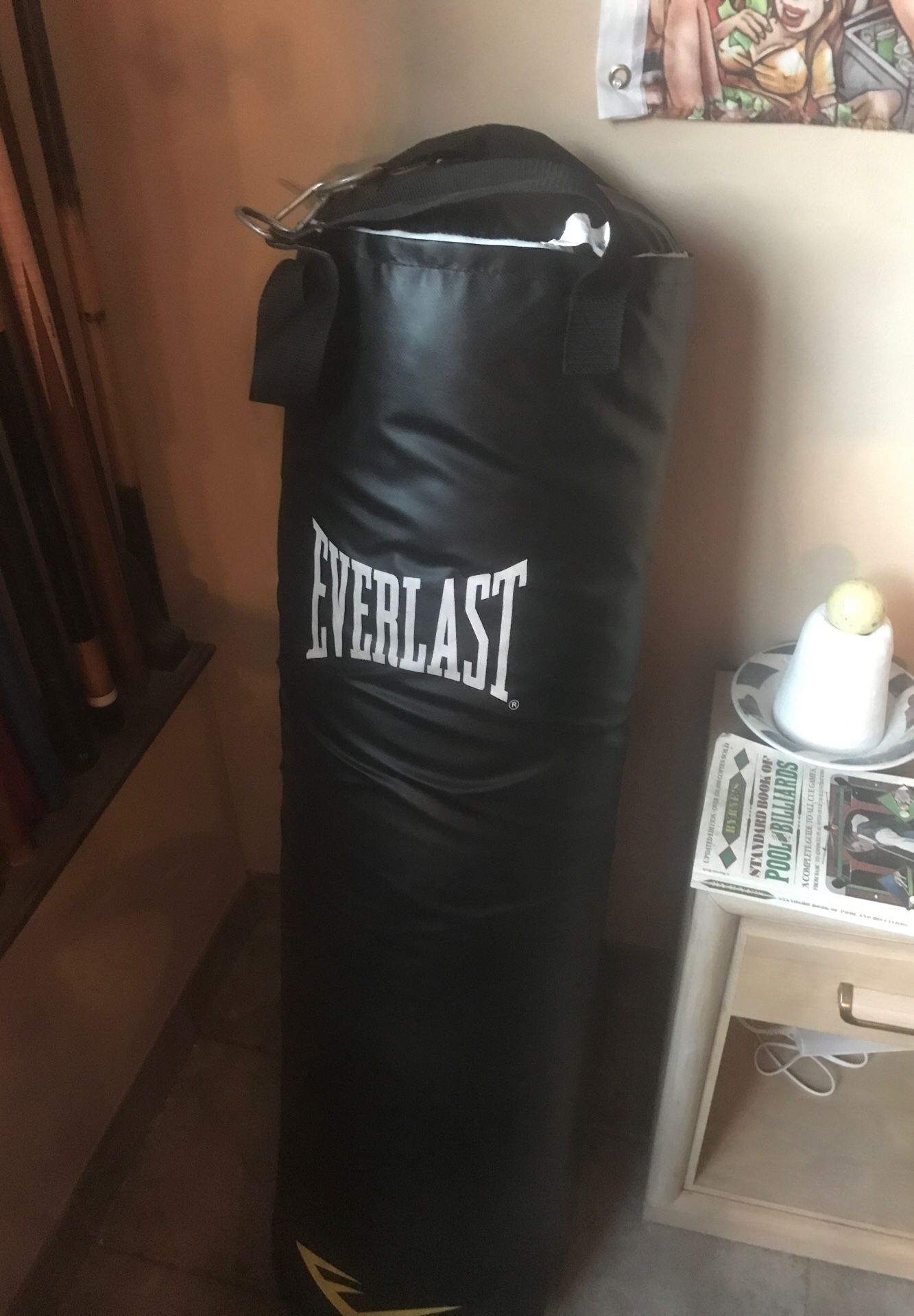 Everlast Punching bag with stand and speed bag