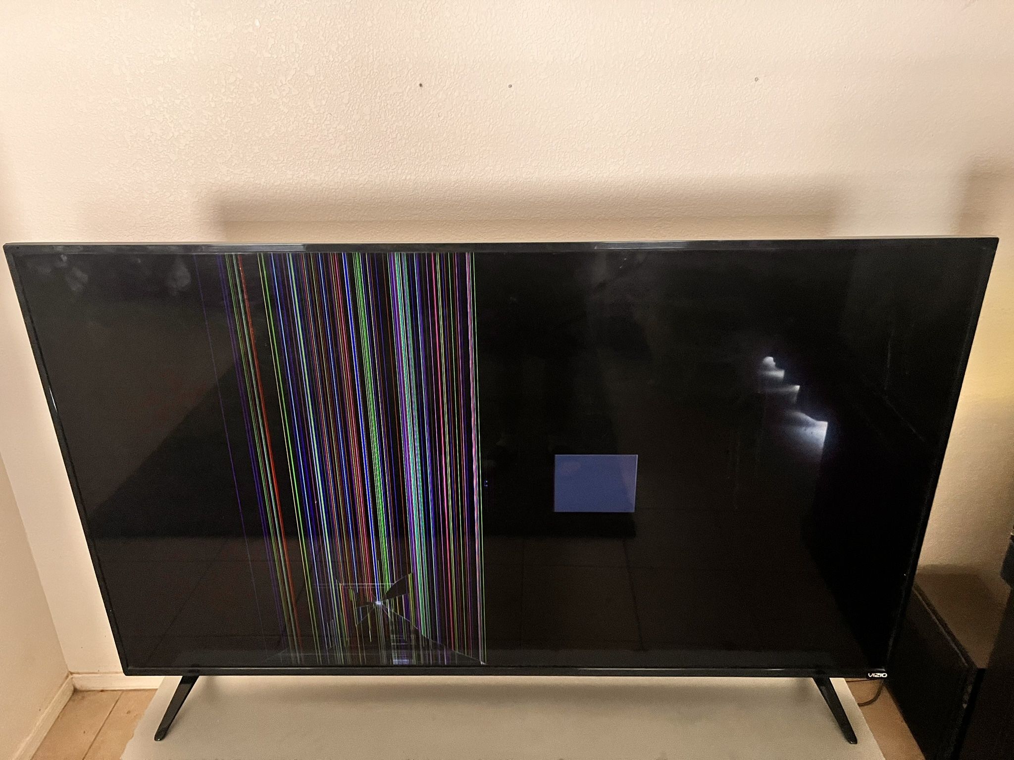 VIZIO D65u-D2 65" Class UHD Full-Array LED Smart TV (Cracked Screen)