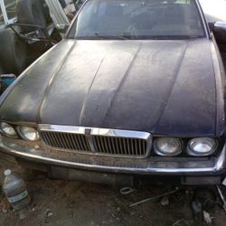 1988 Jaguar Vanden Plas
6 cyl w/ Automatic Trans     !!!! PARTING OUT