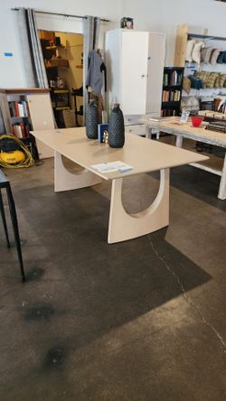 Rove Concepts Arco Extendalbe Dining Table