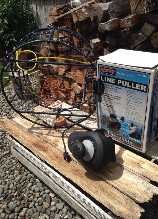 Scotty line puller model 2500. Used five times offered with heavy duty crab pot. Like new. for