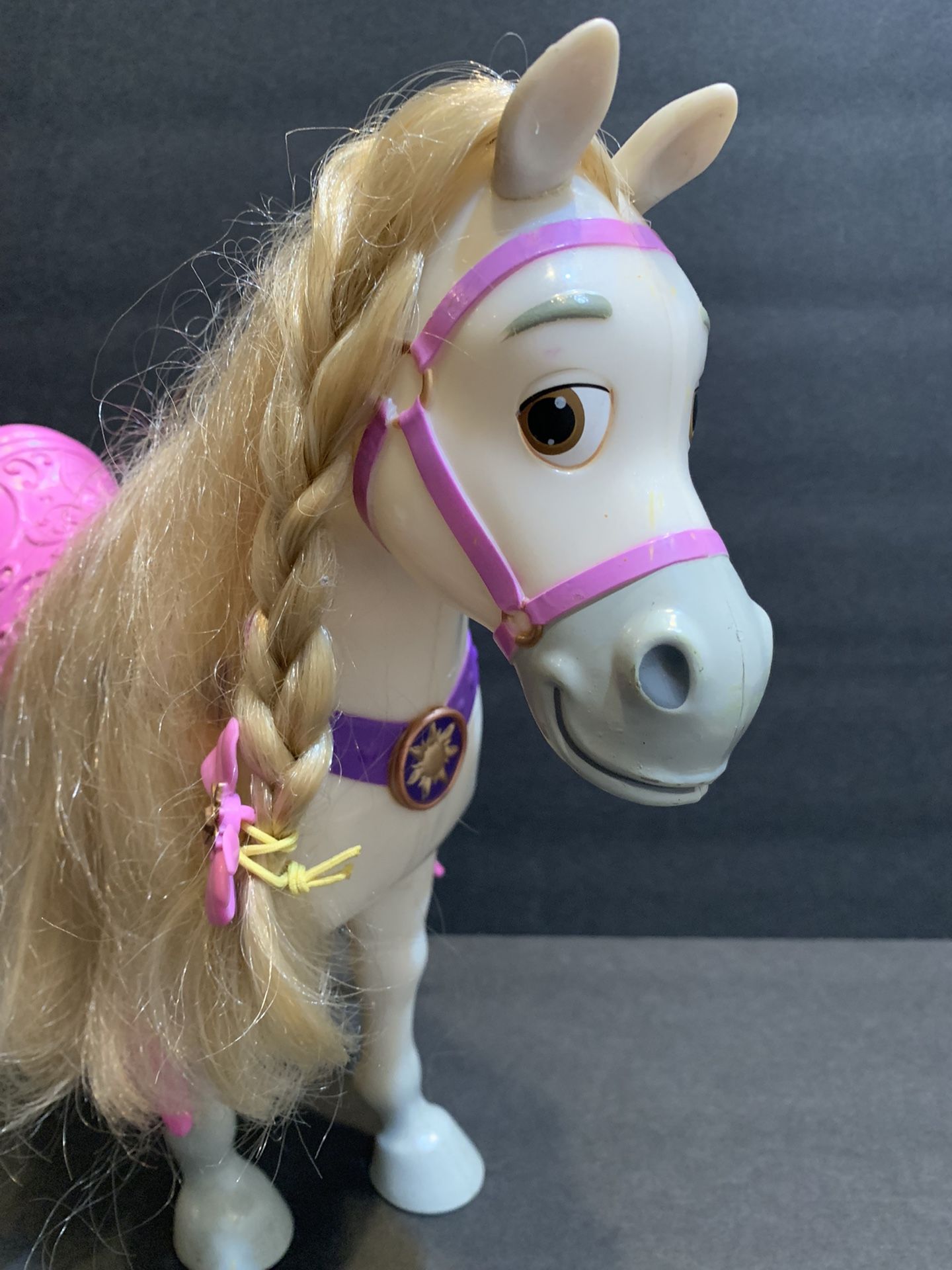 DISNEY MAXIMUS THE  HORSE!  RAPUNZEL’S HORSE!  BEAUTIFUL  12 INCH WITH A NICE MANE! 