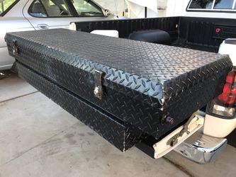 Toyota truck side mount tool