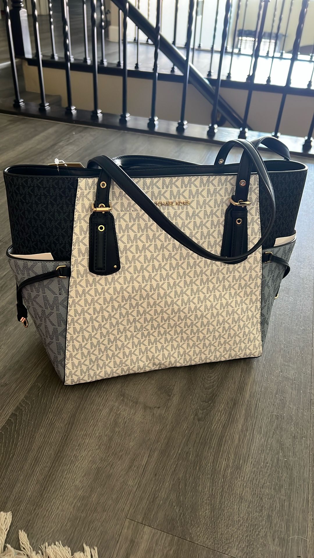 Michael Kors Voyager Ew Tote