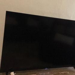 Moving everything Must go Tv good Condition 80$